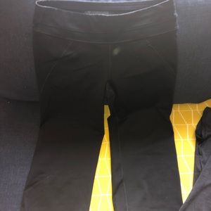 Bundle of workout clothes CHECK DESCRIPTION